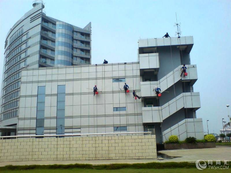 建筑施工高处作业的安全注意事项--重庆外墙防水堵漏