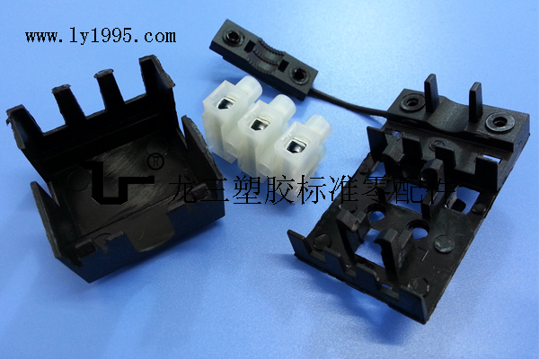 龙三塑胶标准件厂批发015三位接线盒阻燃环保量大从优！