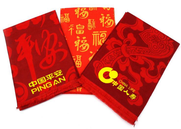 厂家直销企业年会礼品围巾，中国红纯色围巾，商会聚会礼品围巾
