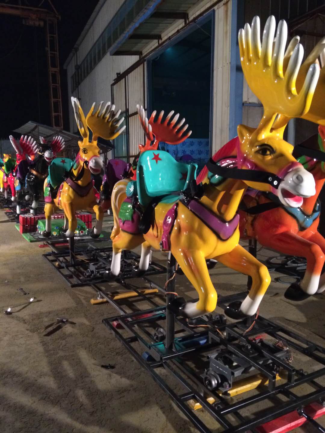 户外景区全年无淡季儿童游乐设备欢乐跑马由伊童乐游乐现货供应