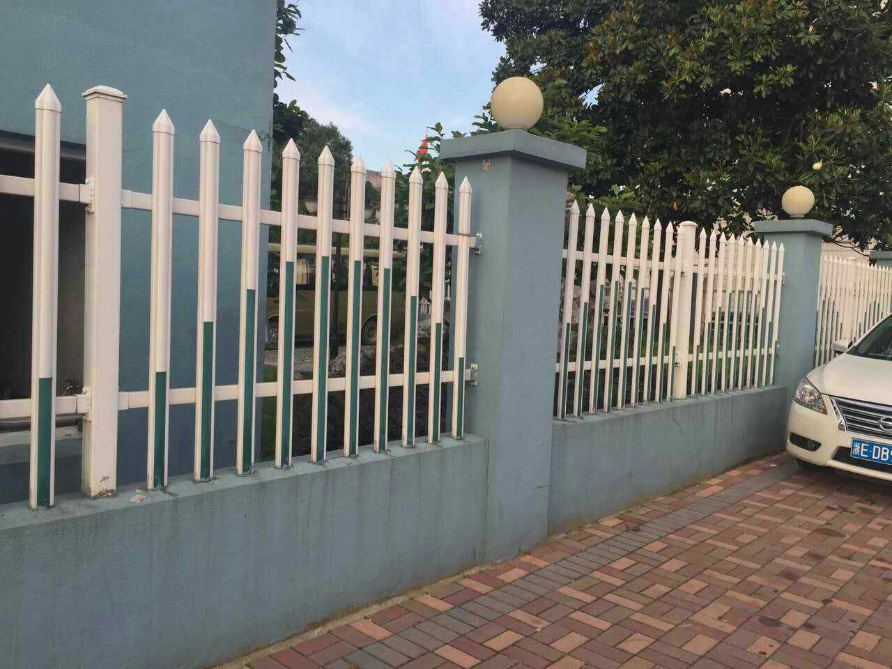 草坪护栏栅栏围栏户外花园围栏庭院栅栏绿化栏杆塑钢pvc护栏围栏