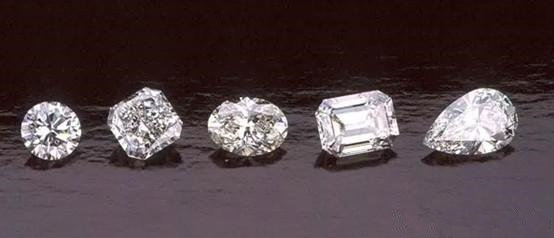上海钻石珠宝高价回收-两大阵营：老凤祥向东，周大生向西